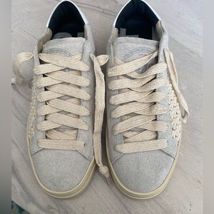 P448 size 39 shoes never worn